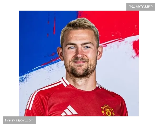 德里赫特背部伤势未愈 曼联中卫轮换深度严重不足 德里赫特背部伤势未愈 曼联中卫轮换深度严重不足