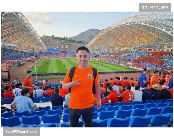 谢文能蹬踏犯规染红离场 泰山球员不冷静行为代价沉重 谢文能蹬踏犯规染红离场 泰山球员不冷静行为代价沉重